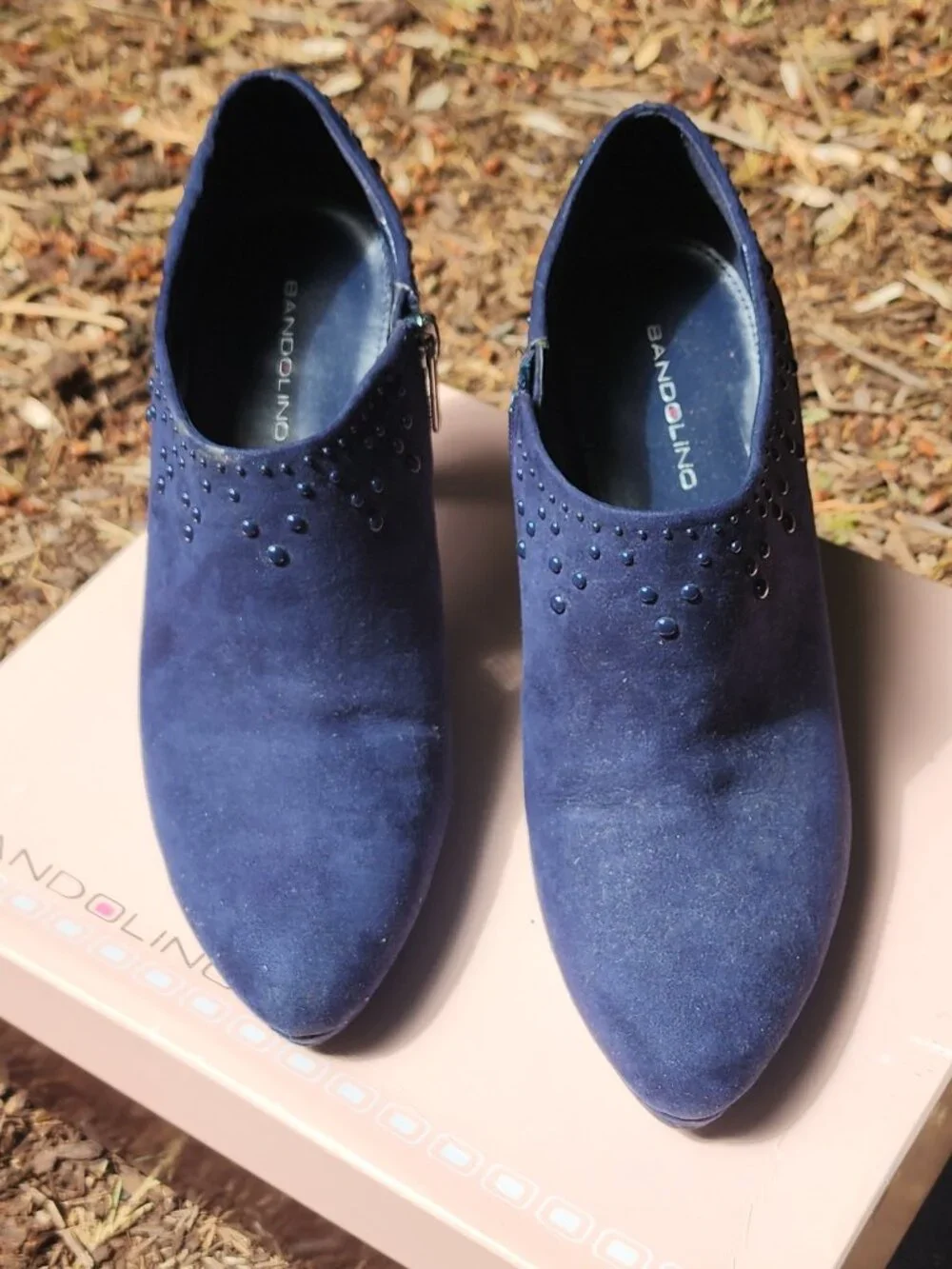 EUC Navy Bandolino Suede booties size 8 Women's heels with Box